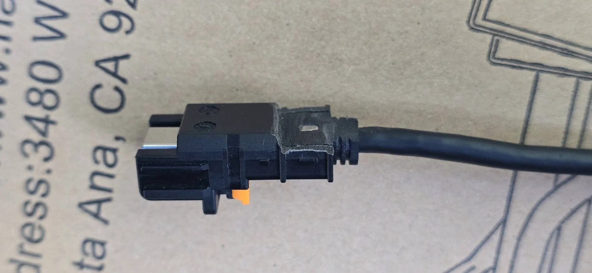 Tesla Cybertruck Failed screen tilt install - USB-C interference 20250413_162716