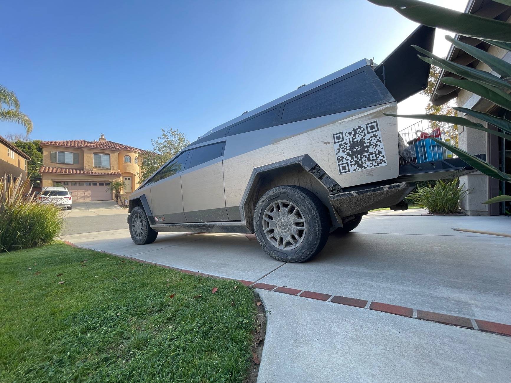 Tesla Cybertruck Auto park scratched my truck! IMG_9308