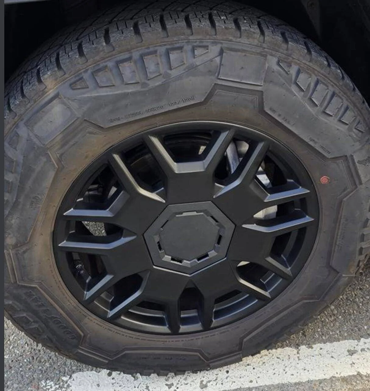 Tesla Cybertruck New wheel covers scratched all 4 of my rims 1745085983025-1h
