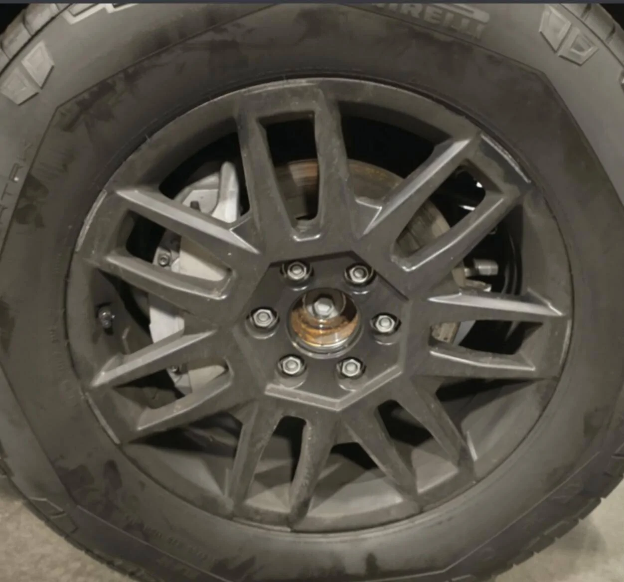 Tesla Cybertruck New wheel covers scratched all 4 of my rims 1745086018113-v7