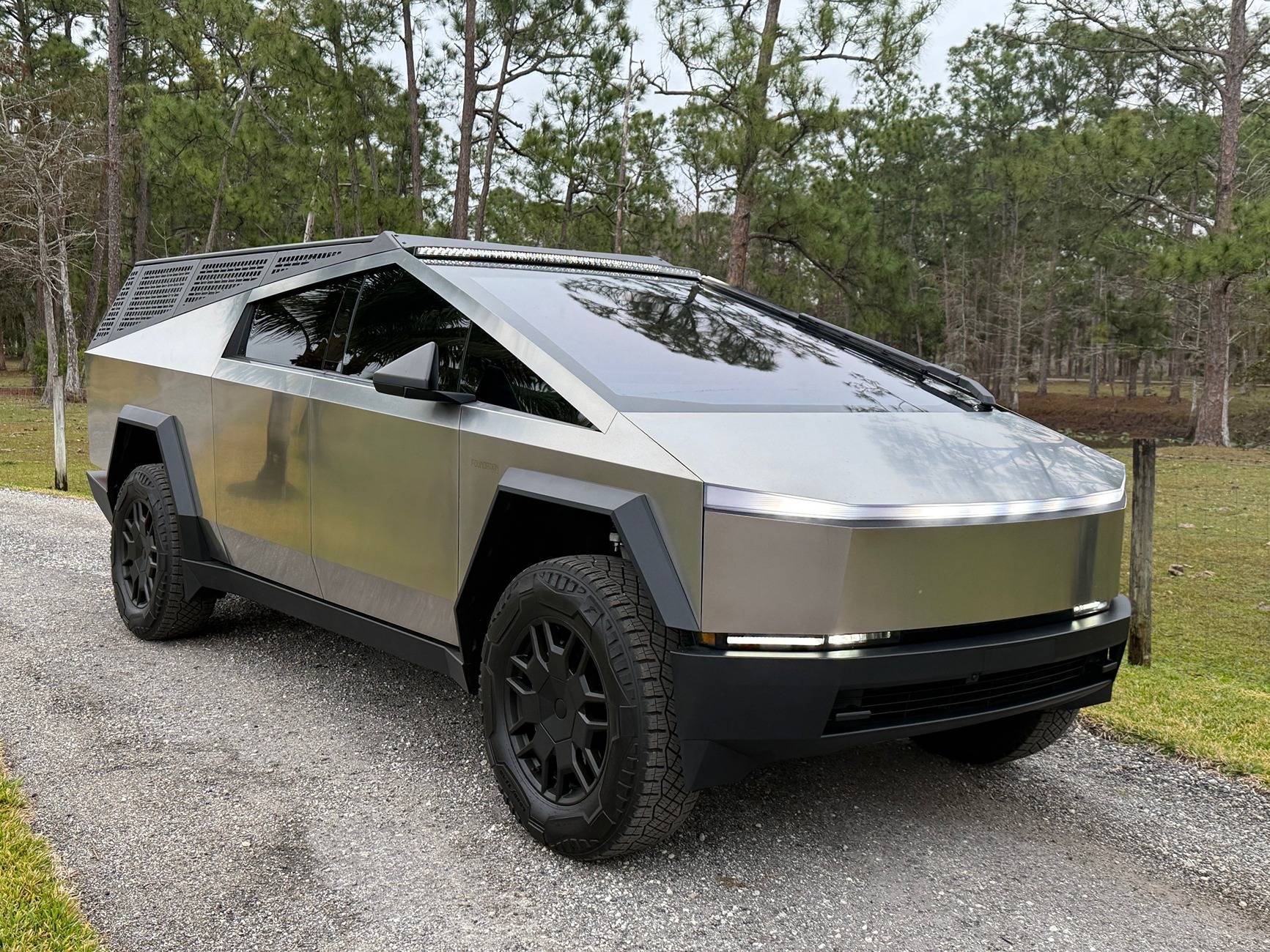 Tesla Cybertruck NEW! Wind Deflector for Mars Expedition Rack (Cybertruck) IMG_9717