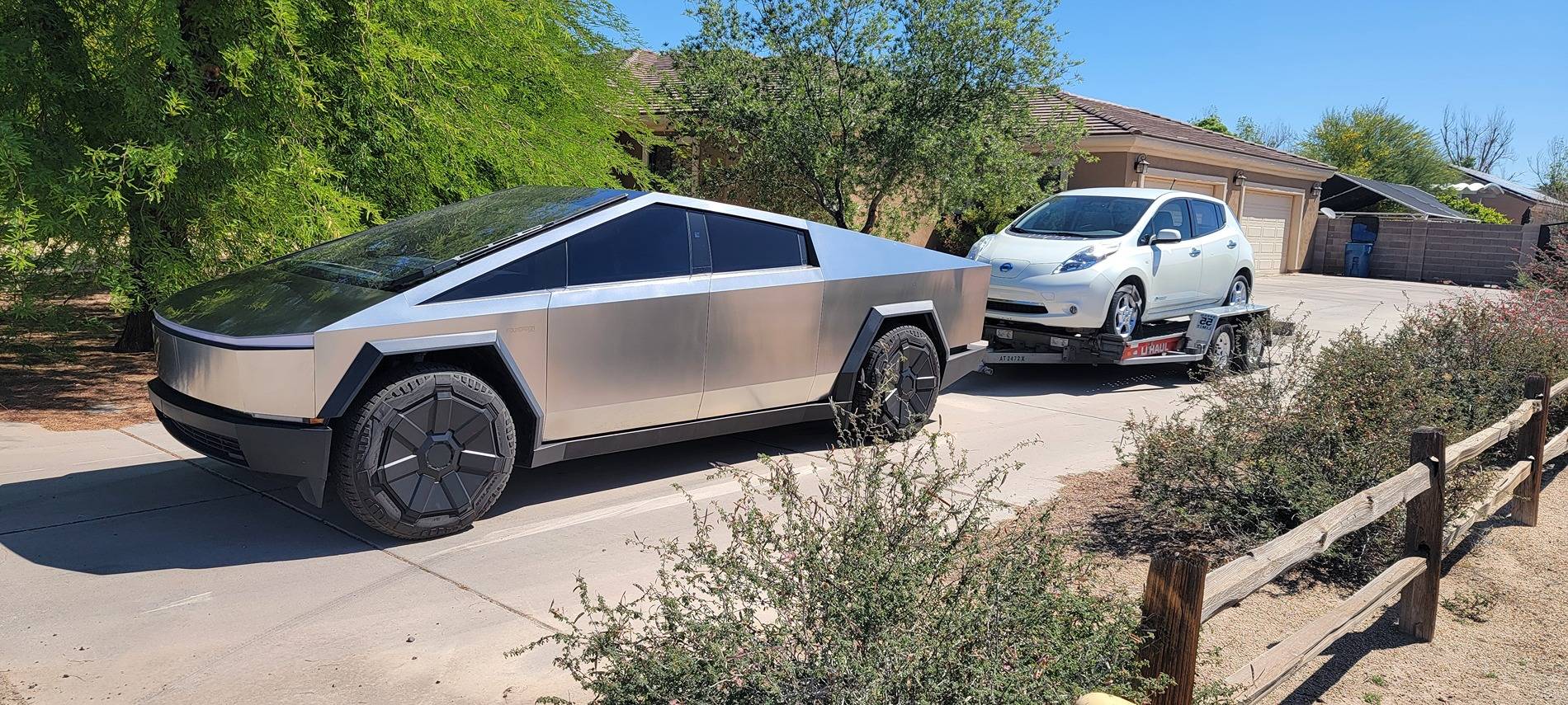 Tesla Cybertruck 🦾 Cybertruck doing truck stuff!  Post your photos! 20250420_100454
