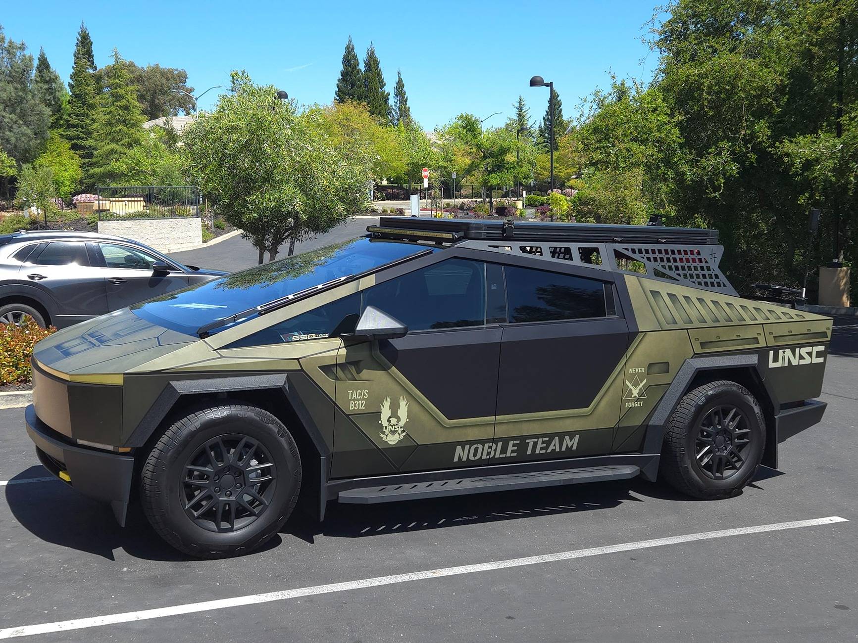 Tesla Cybertruck "GOLIATH ONLINE" lock sound 20250420_140802
