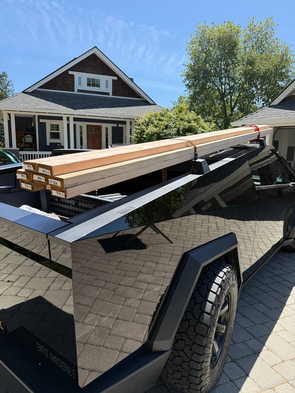 Tesla Cybertruck OEM Crossbars versus MARS Adventure Gear IMG_0176