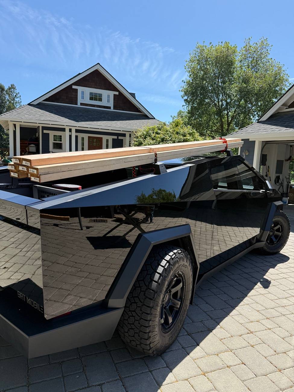 Tesla Cybertruck OEM Crossbars versus MARS Adventure Gear IMG_0177