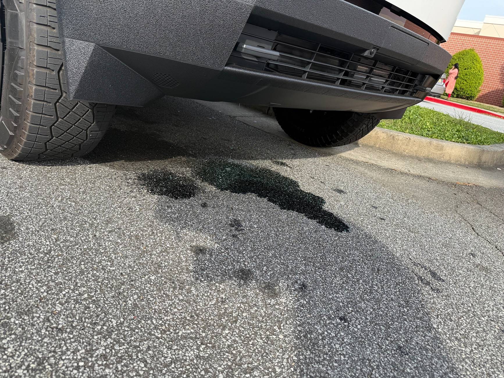 Tesla Cybertruck Coolant leak IMG_2656