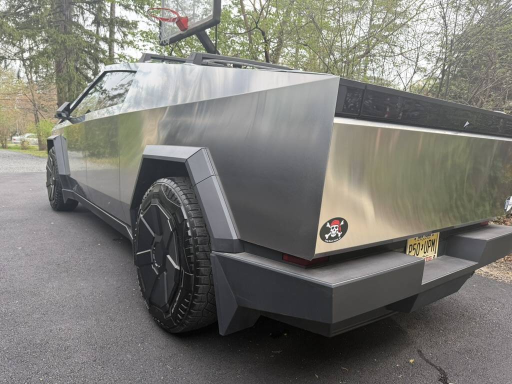 Tesla Cybertruck Who else cleaned their CT this weekend? 960CABC4-7072-44C9-BC99-0C2843B89373_1_105_c