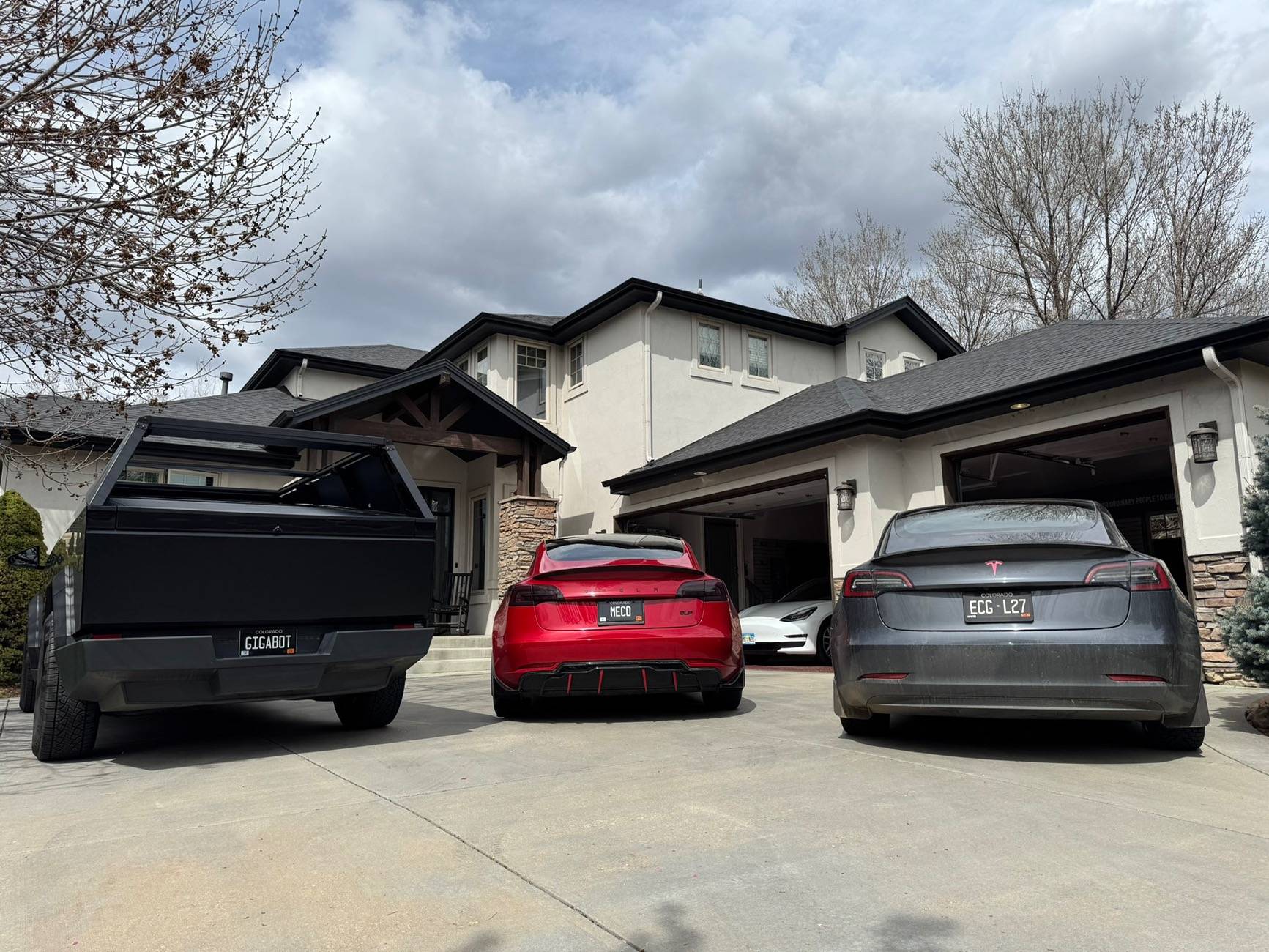 Tesla Cybertruck Introducing Urander Flat Panel Rack – In Stock & Ready to Ship! IMG_9779