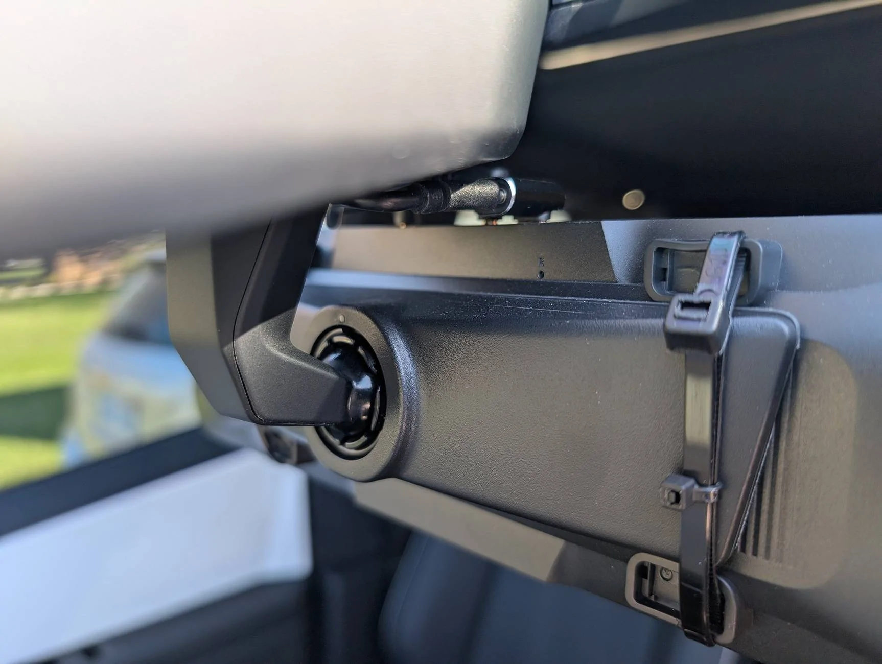 Tesla Cybertruck Best digital rearview mirror recommendations? PXL_20250422_135345192