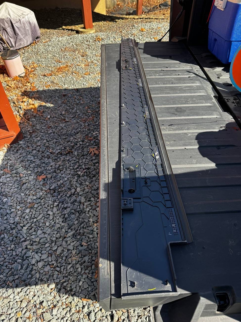 Tesla Cybertruck Tonneau cover gap issue fixed by Service Center under warranty 1745368180567-h