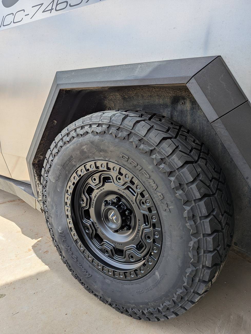 Tesla Cybertruck Anyone have 18" Icon Wheels? PXL_20250414_193522691.MP