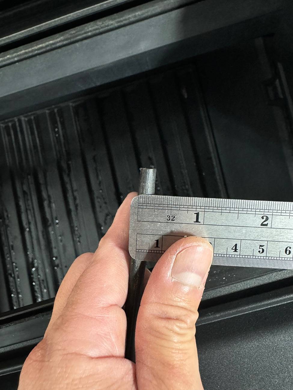 Tesla Cybertruck Tonneau cover gap issue fixed by Service Center under warranty IMG_8902