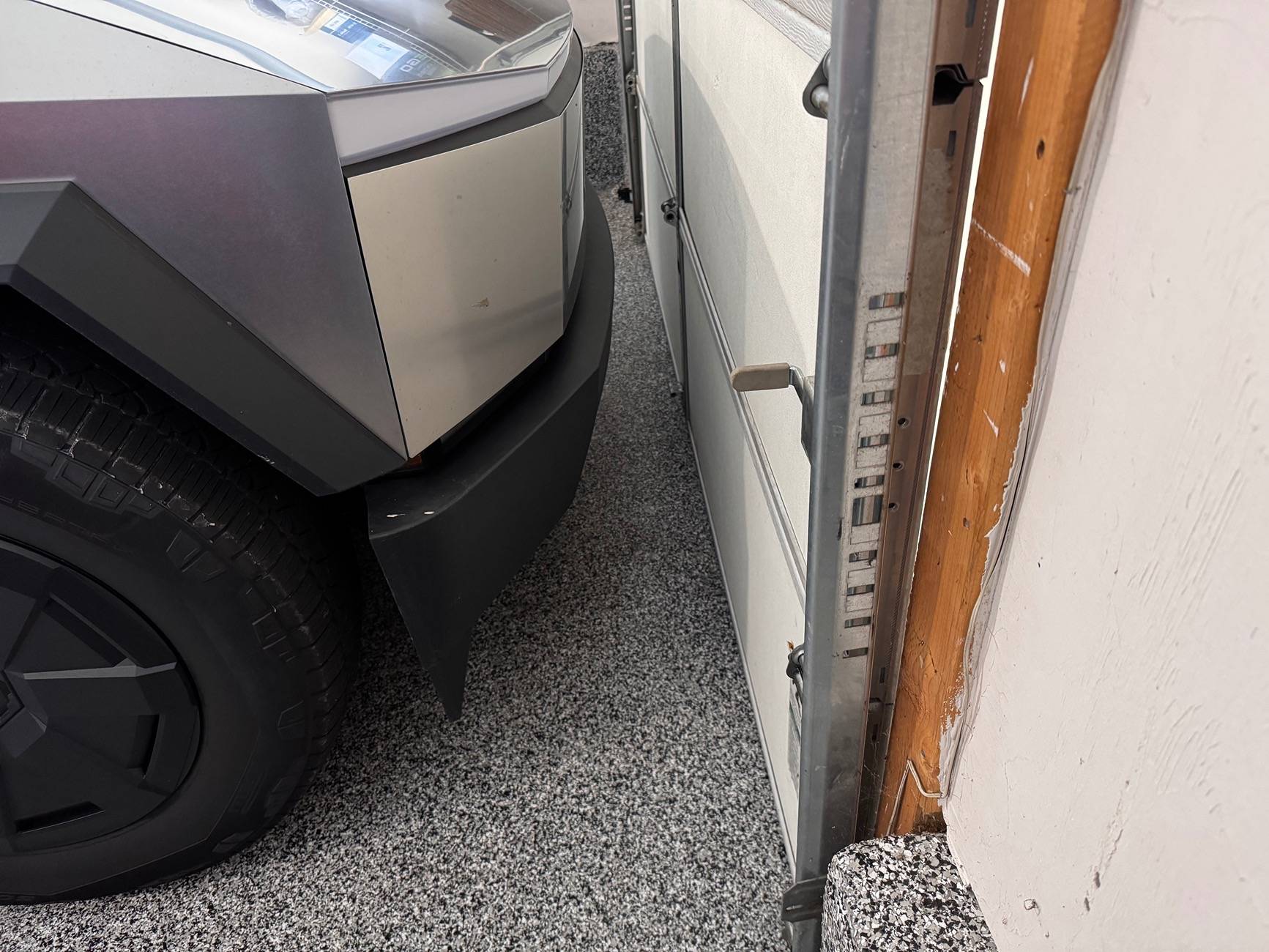 Tesla Cybertruck CT vs Parking in 19 ft garage with door struts IMG_5203