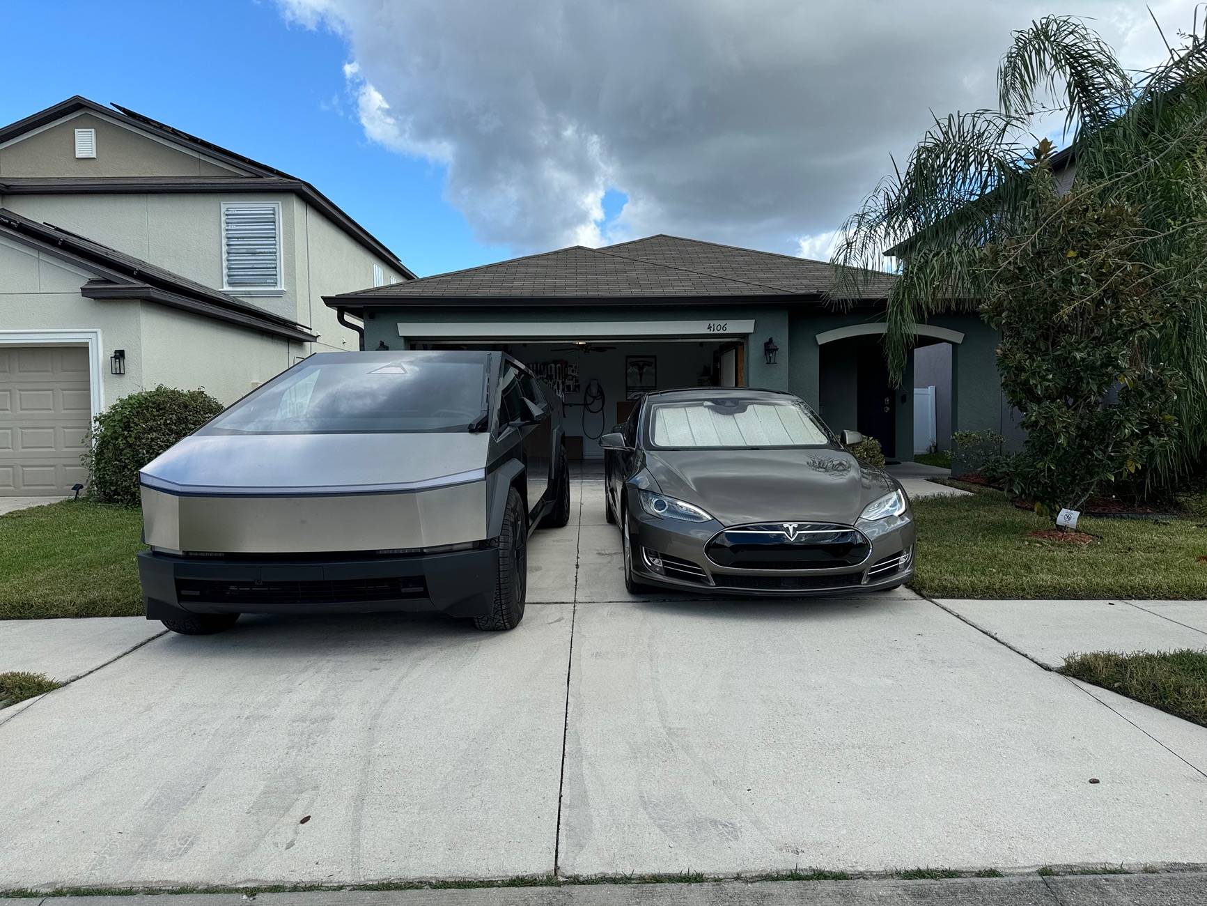 Tesla Cybertruck CT vs Parking in 19 ft garage with door struts IMG_8801
