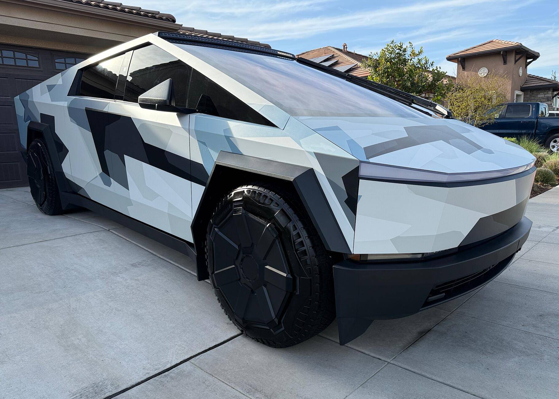 Tesla Cybertruck Where can I get this Lava Wrap? 1745526575595-d2