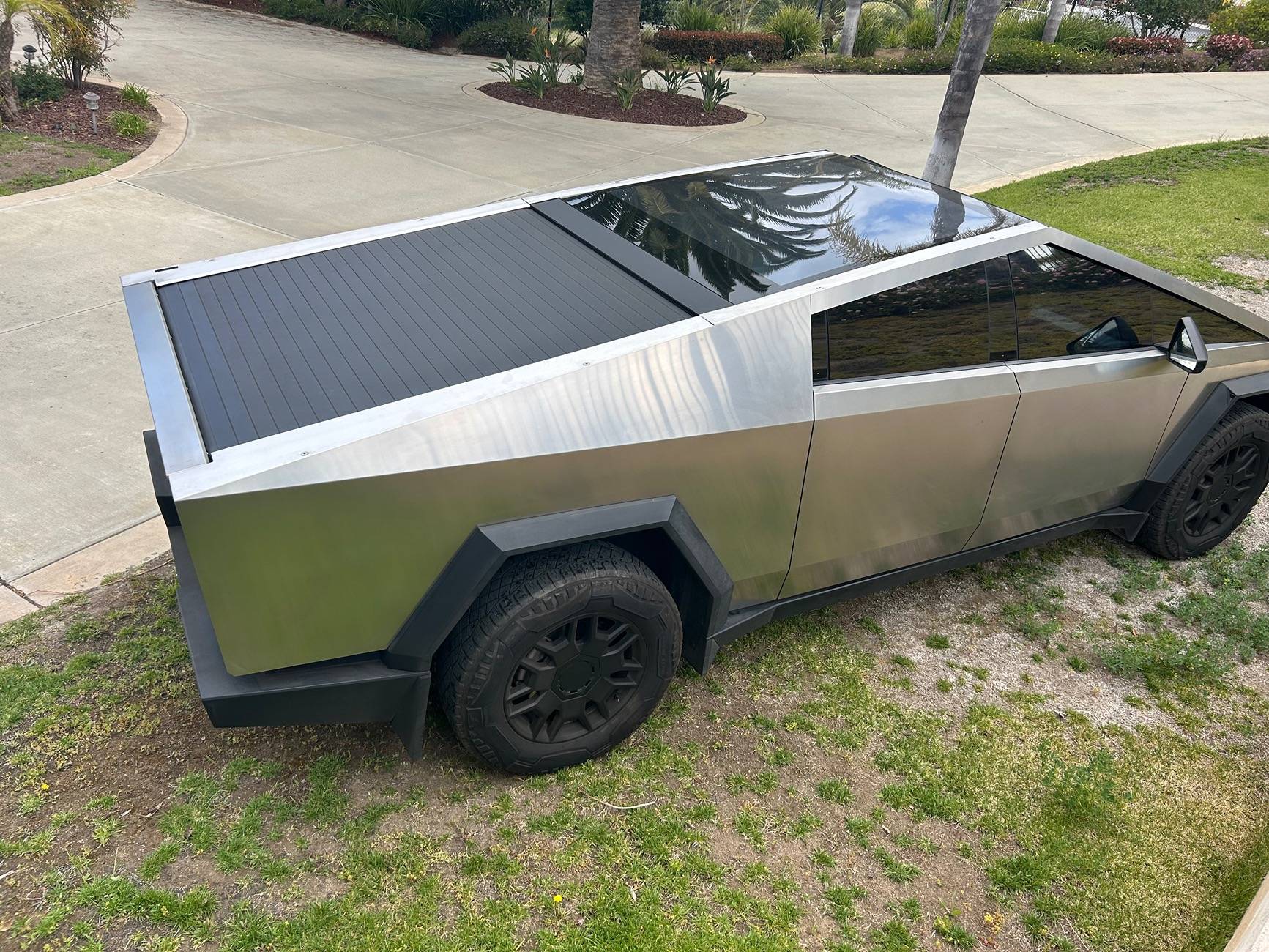 Tesla Cybertruck Stainless tailgate cap and sail panels IMG_6274