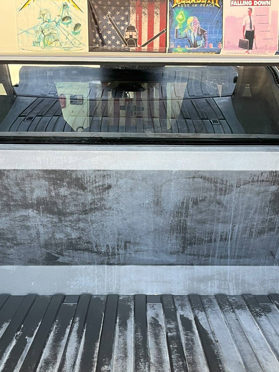 Tesla Cybertruck Anyone get a new CT/CB and have a badly faded truck bed?? IMG_2619