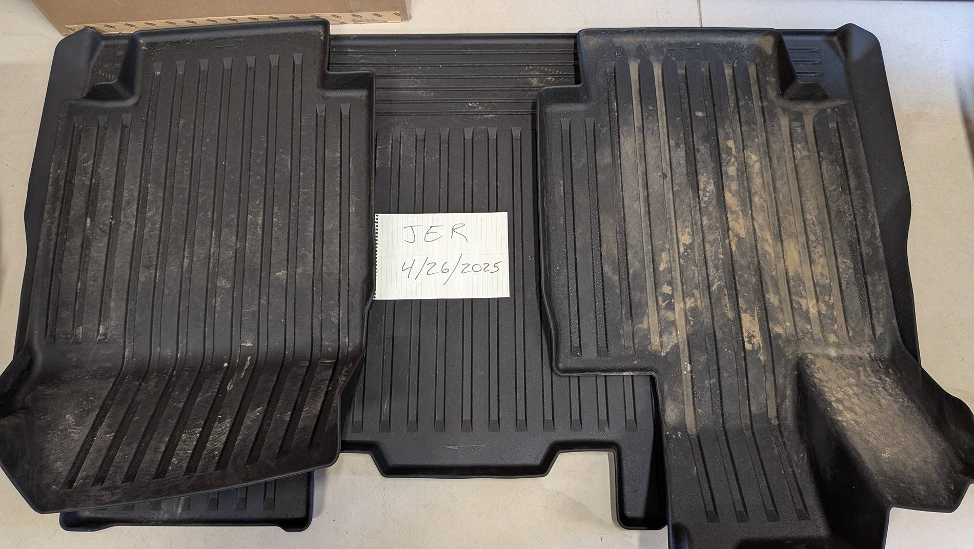 Tesla Cybertruck Like new all weather mats PXL_20250426_171056411.MP