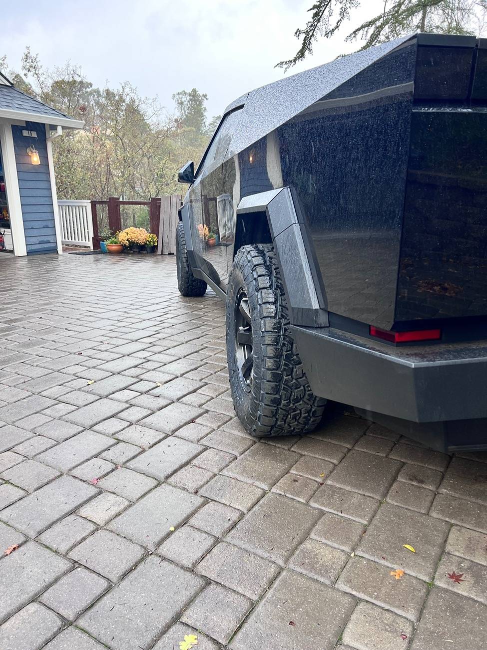 Tesla Cybertruck NEED ADVICE - Method Wheels + 35"X12.5" tires Will they fit? IMG_1168