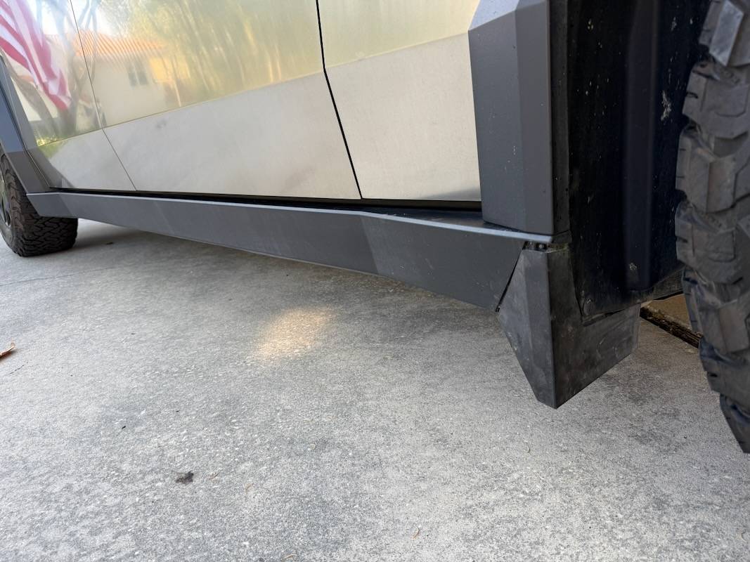 Tesla Cybertruck Fairings are too delicate: Aftermarket rocker panel replacements? IMG_0554