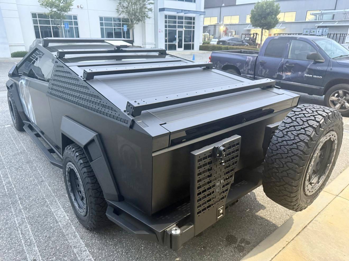 Tesla Cybertruck Any suggestion of tailgate spare tire mount solution?? 490976132_1218241233288093_5116032130006805080_n