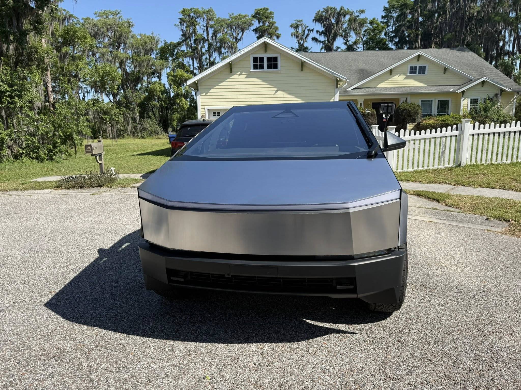 Tesla Cybertruck Barkeepers +windex VWiVt24ErYGfK0Gmg&_nc_zt=23&_nc_ht=scontent-mia3-1