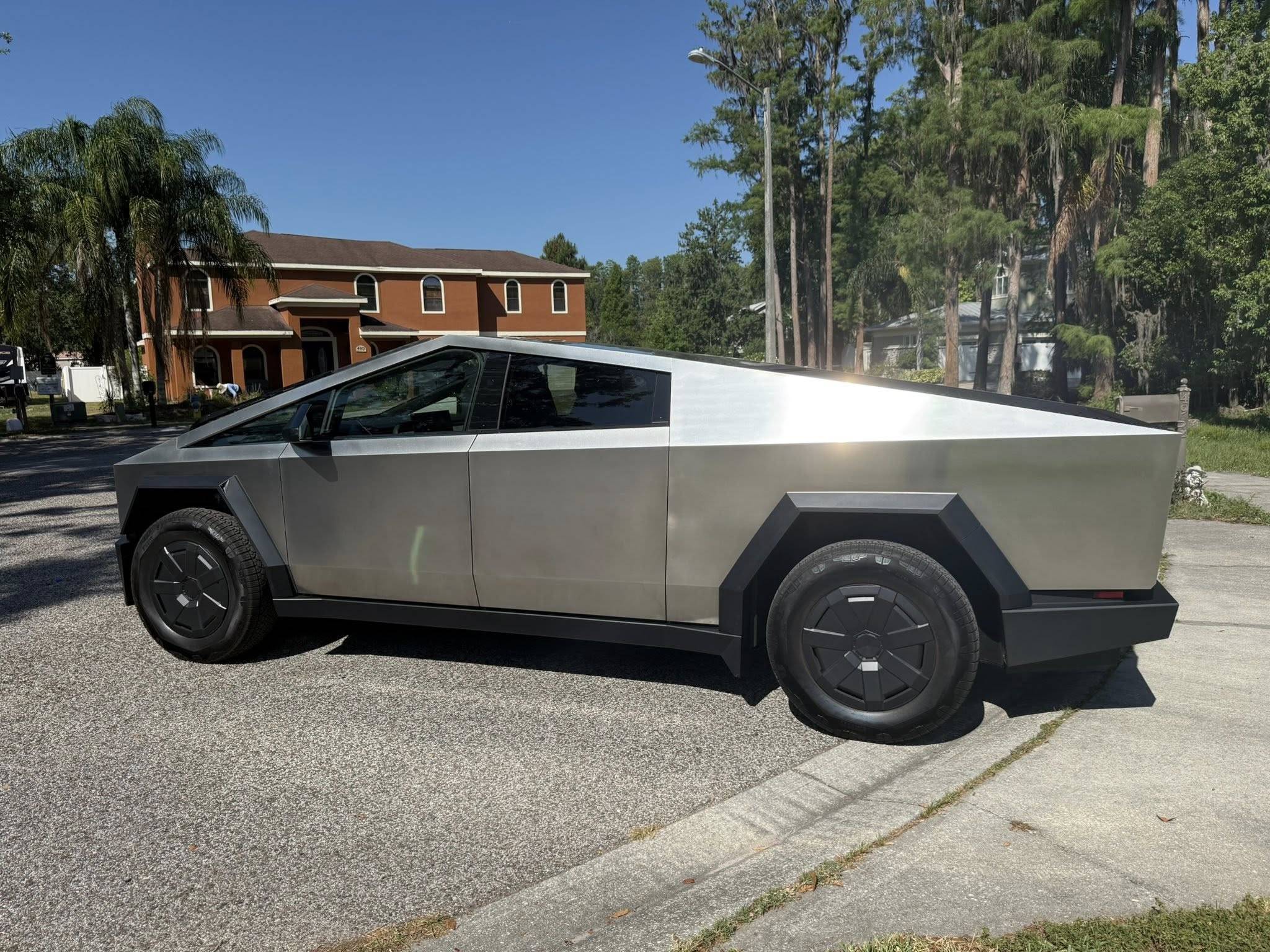 Tesla Cybertruck Barkeepers +windex Zpcm0XFBjqZ1fuAjo&_nc_zt=23&_nc_ht=scontent-mia3-2