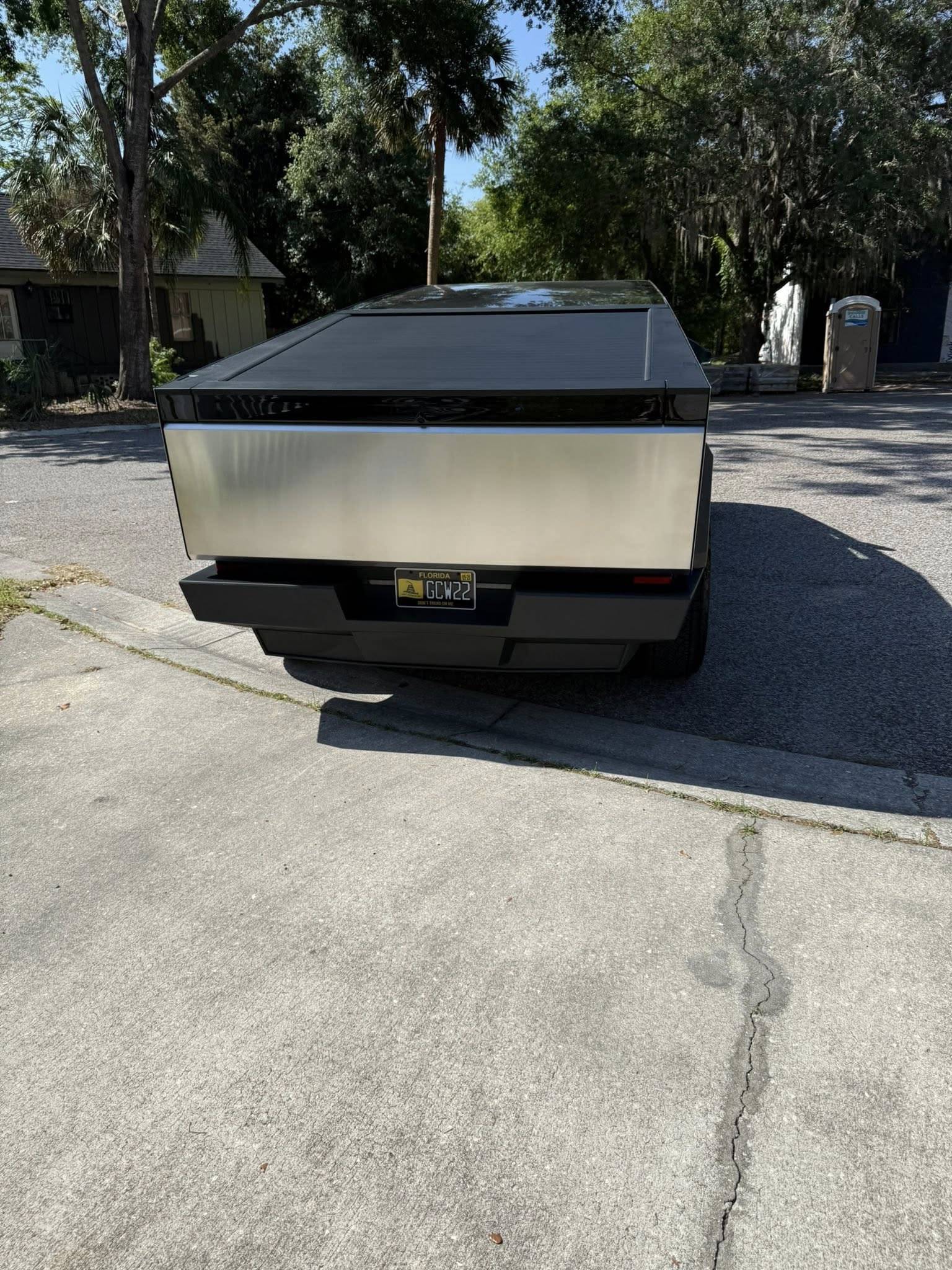 Tesla Cybertruck Barkeepers +windex uCDBiMgHlHK7-7BBg&_nc_zt=23&_nc_ht=scontent-mia5-1