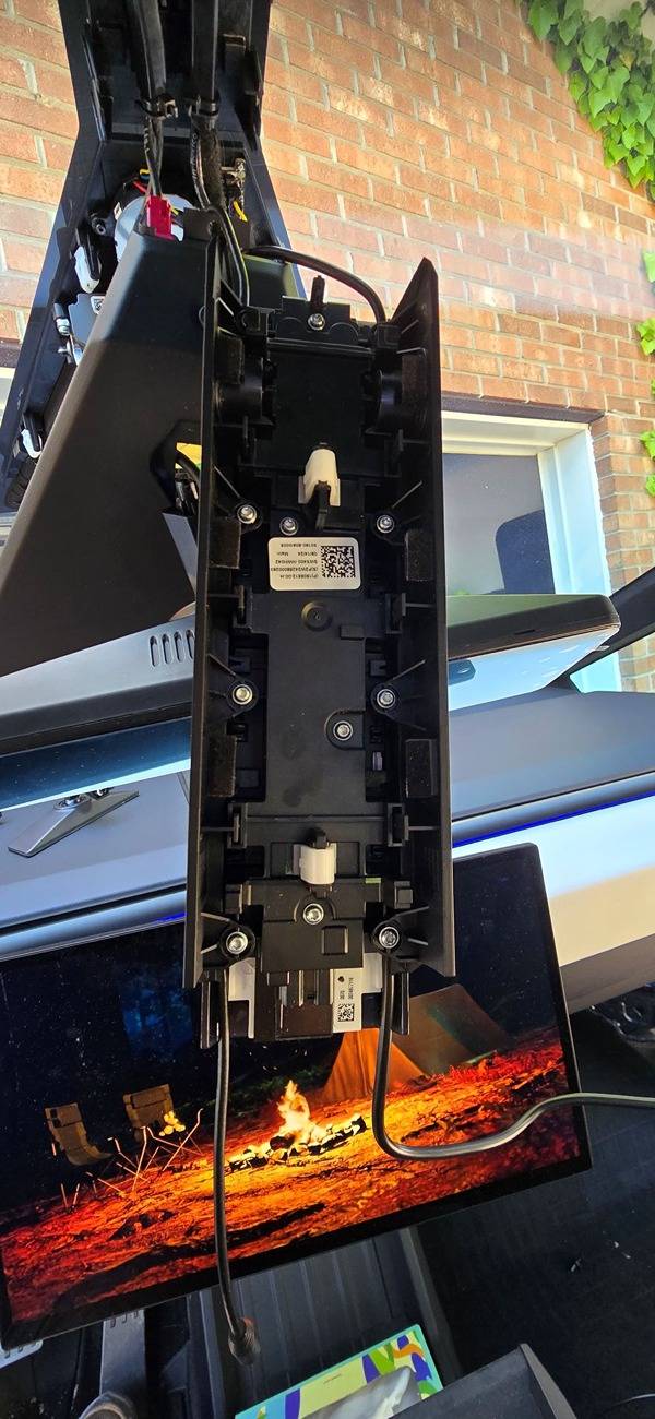 Tesla Cybertruck Best digital rearview mirror recommendations? Cable routing through gear shifter block