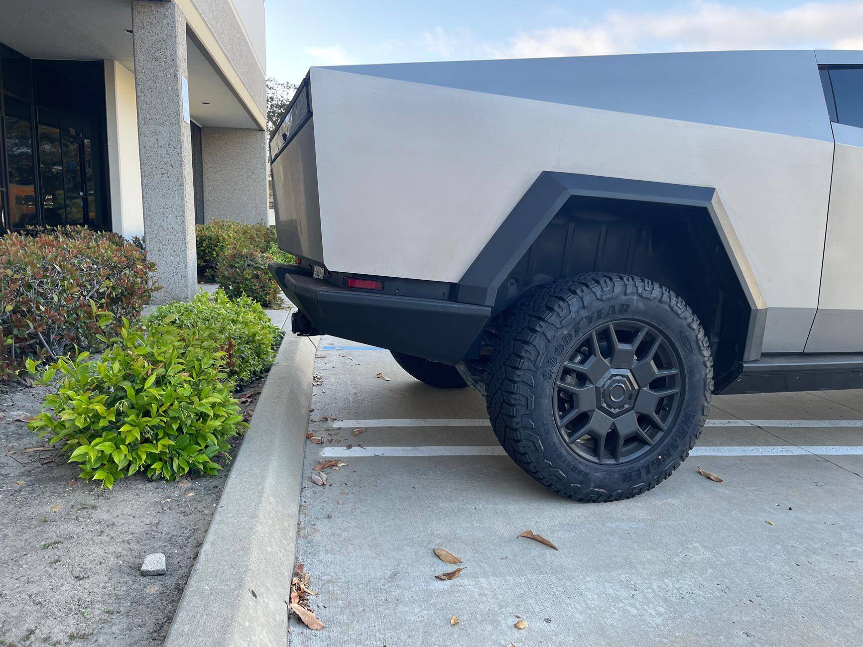 Tesla Cybertruck Any suggestion of tailgate spare tire mount solution?? tempImage8KiQmf