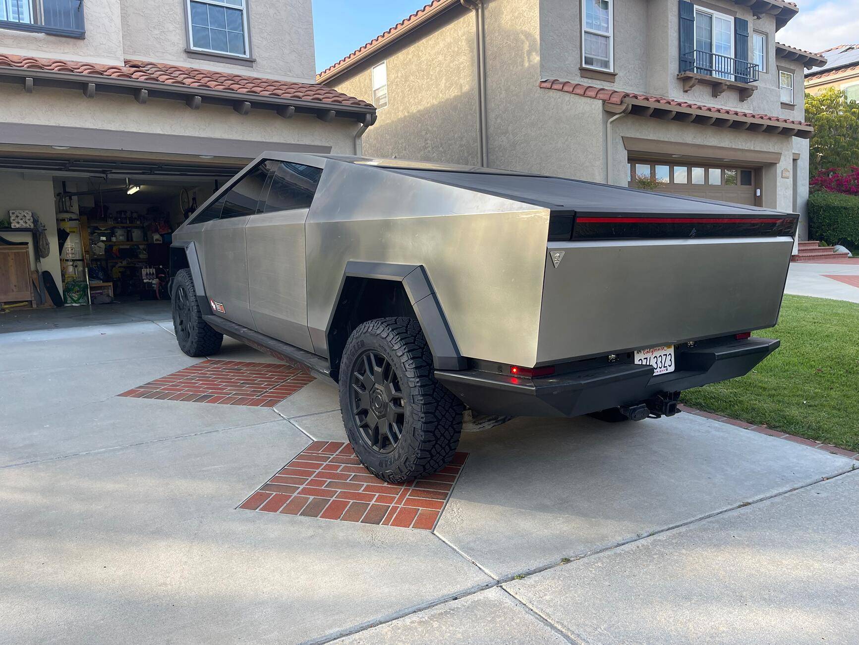 Tesla Cybertruck Any suggestion of tailgate spare tire mount solution?? tempImage3fcQAM