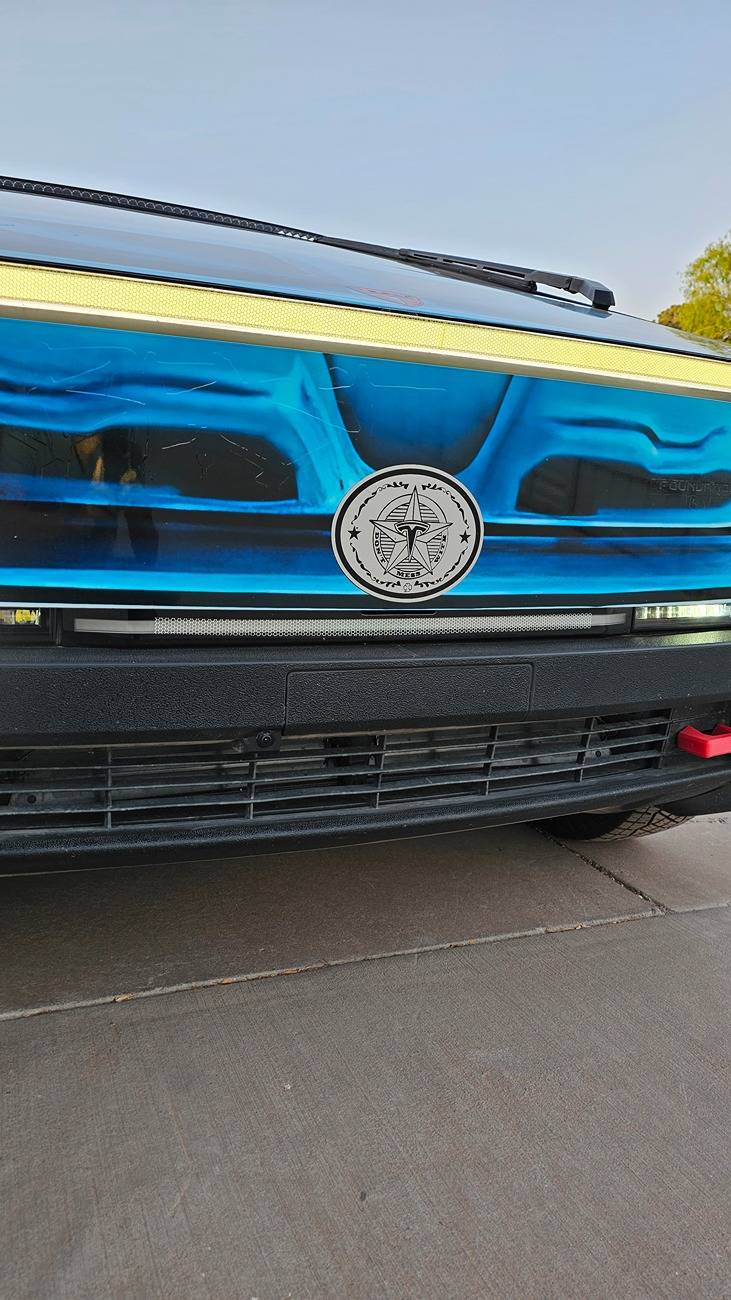 Tesla Cybertruck Tesla light bar not really worth it 🤷🏼‍♂️ 20250429_192057