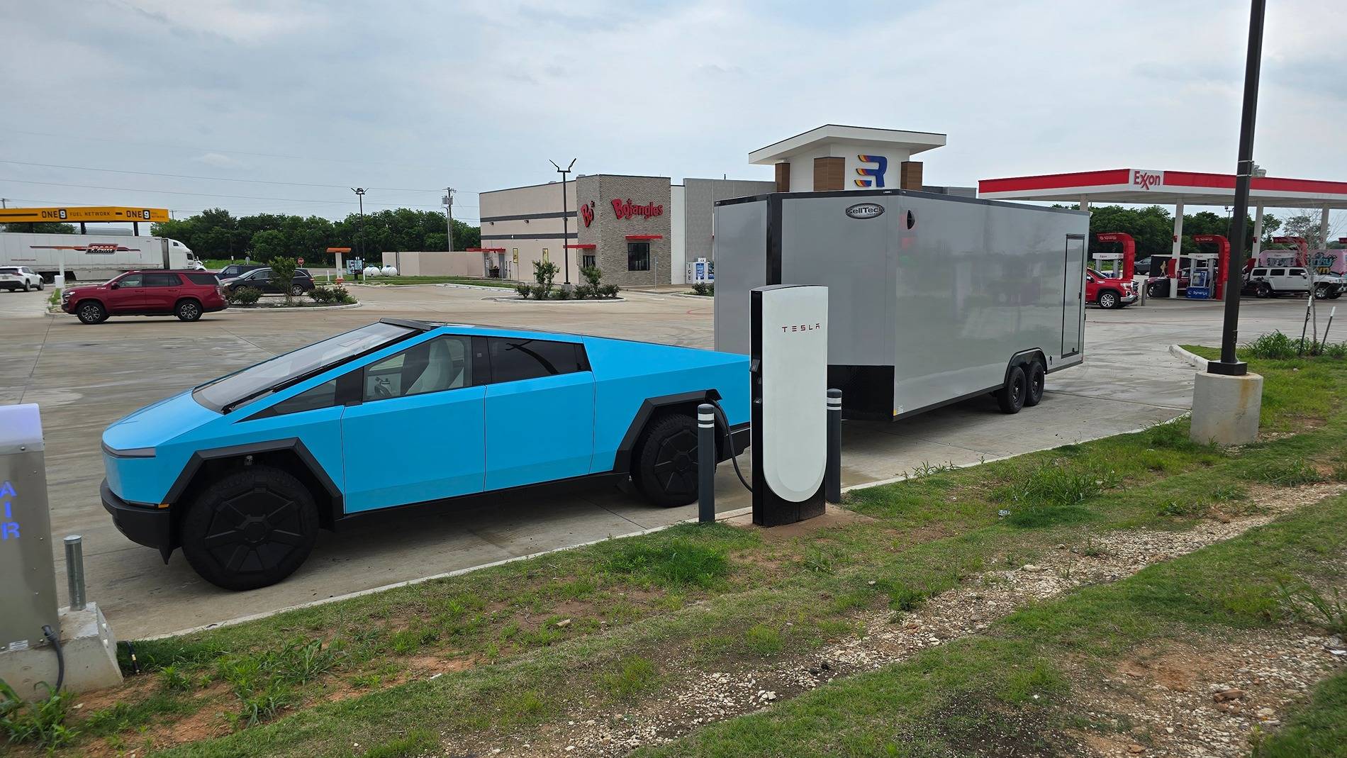Tesla Cybertruck Towing - Worst Case Scenario 20250430_140625