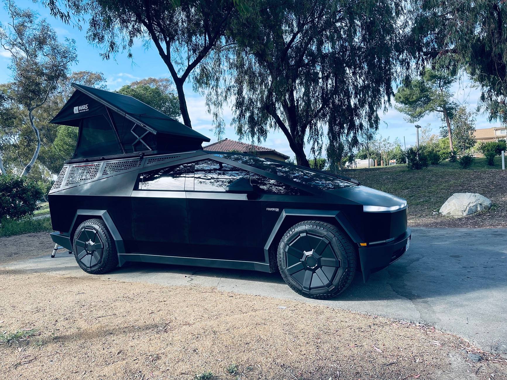 Tesla Cybertruck MARS BASECAMP ROOFTOP TENT IMG_7298