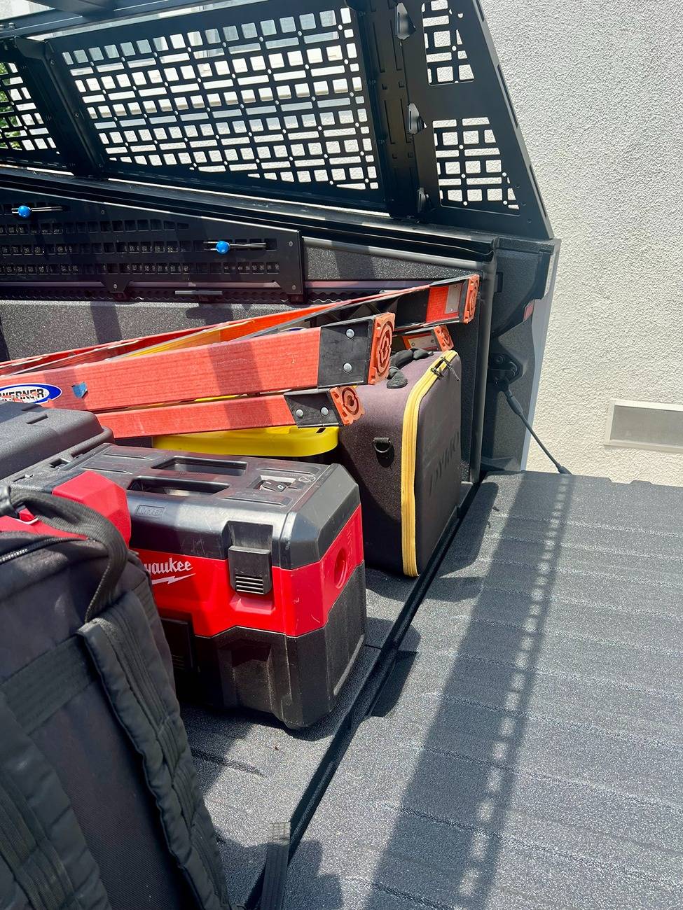 Tesla Cybertruck Cybertruck bed with 6'-0" ladder 6' Ladder 1