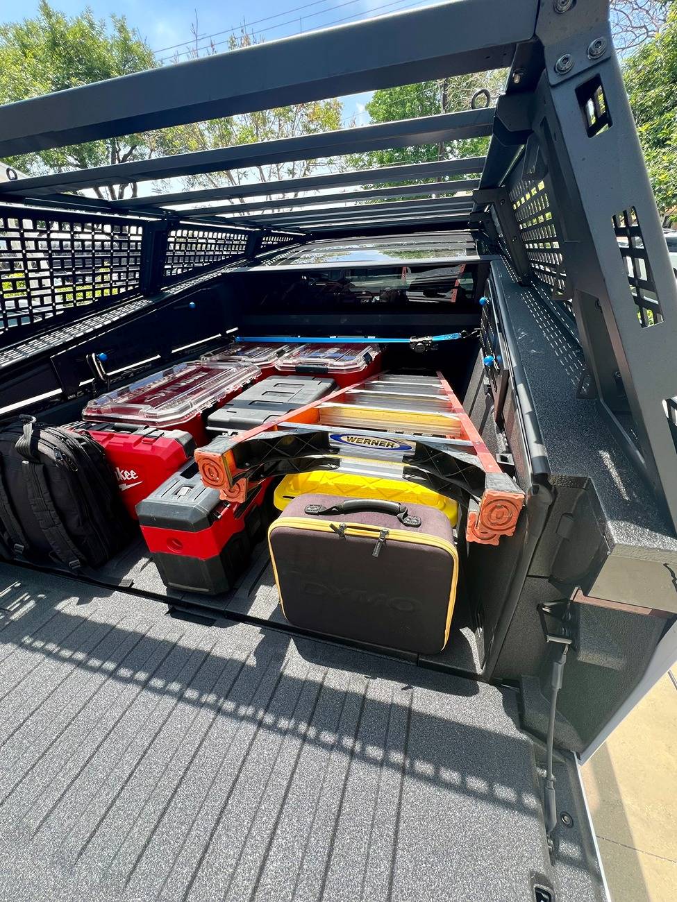 Tesla Cybertruck Cybertruck bed with 6'-0" ladder 6' Ladder 4