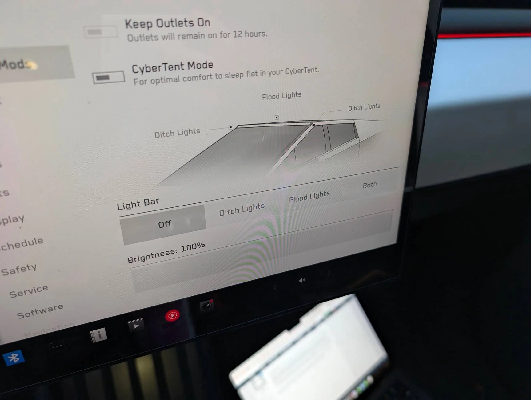 Tesla Cybertruck Tesla light bar not really worth it 🤷🏼‍♂️ PXL_20250502_030033705.RAW-01.COVER