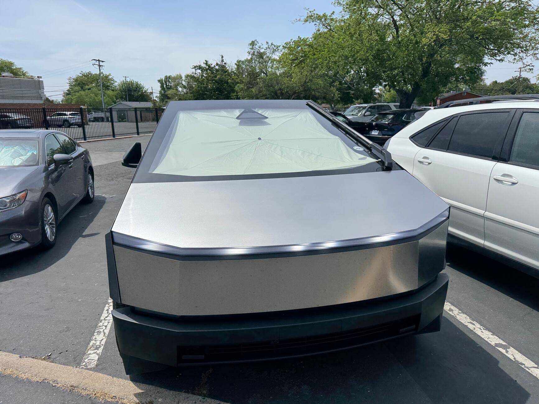 Tesla Cybertruck Any recommendation for CT Windshield sun screen / sunshade? From Outside