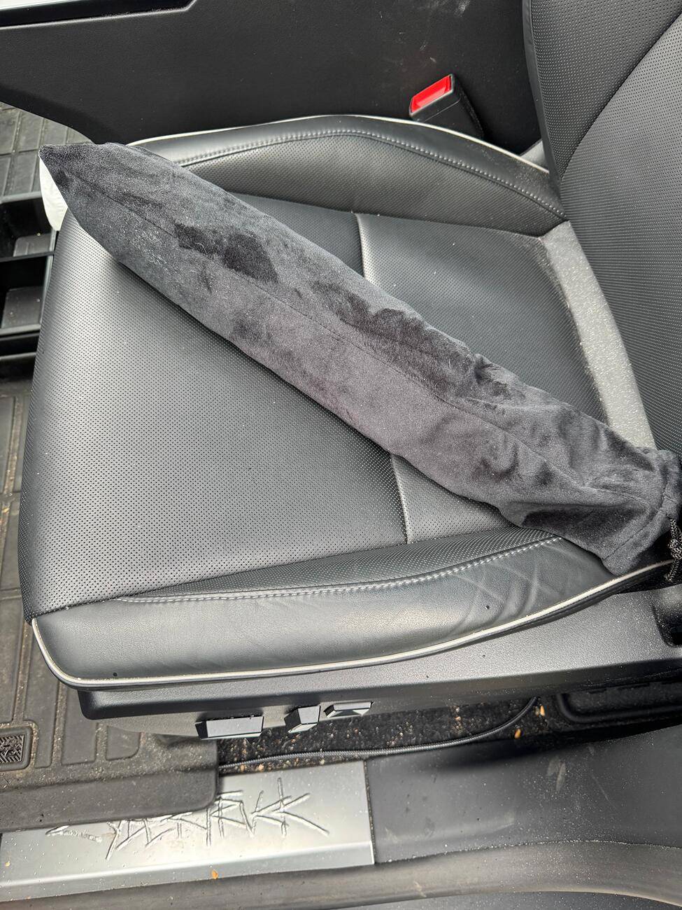 Tesla Cybertruck Any recommendation for CT Windshield sun screen / sunshade? On The Seat