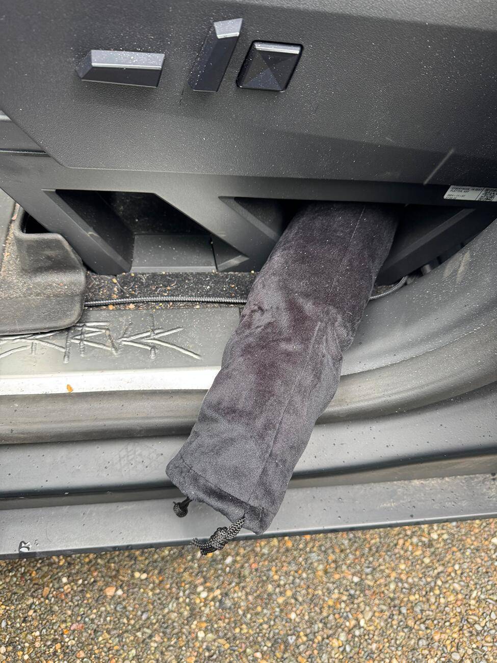 Tesla Cybertruck Any recommendation for CT Windshield sun screen / sunshade?  Under Front Seat