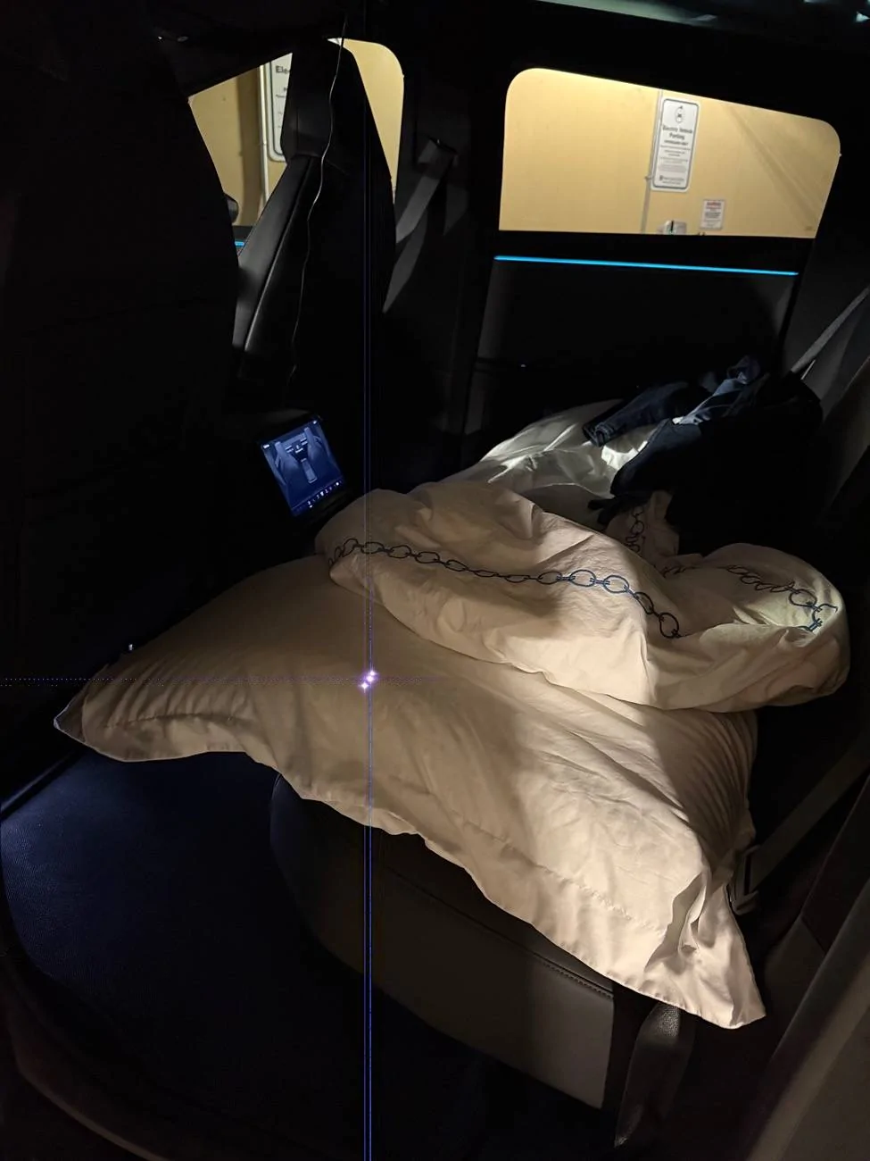 Tesla Cybertruck What did you do TO / WITH your Cybertruck today? 👨🏻‍🔧🧰🚿🛠 IMG_7276