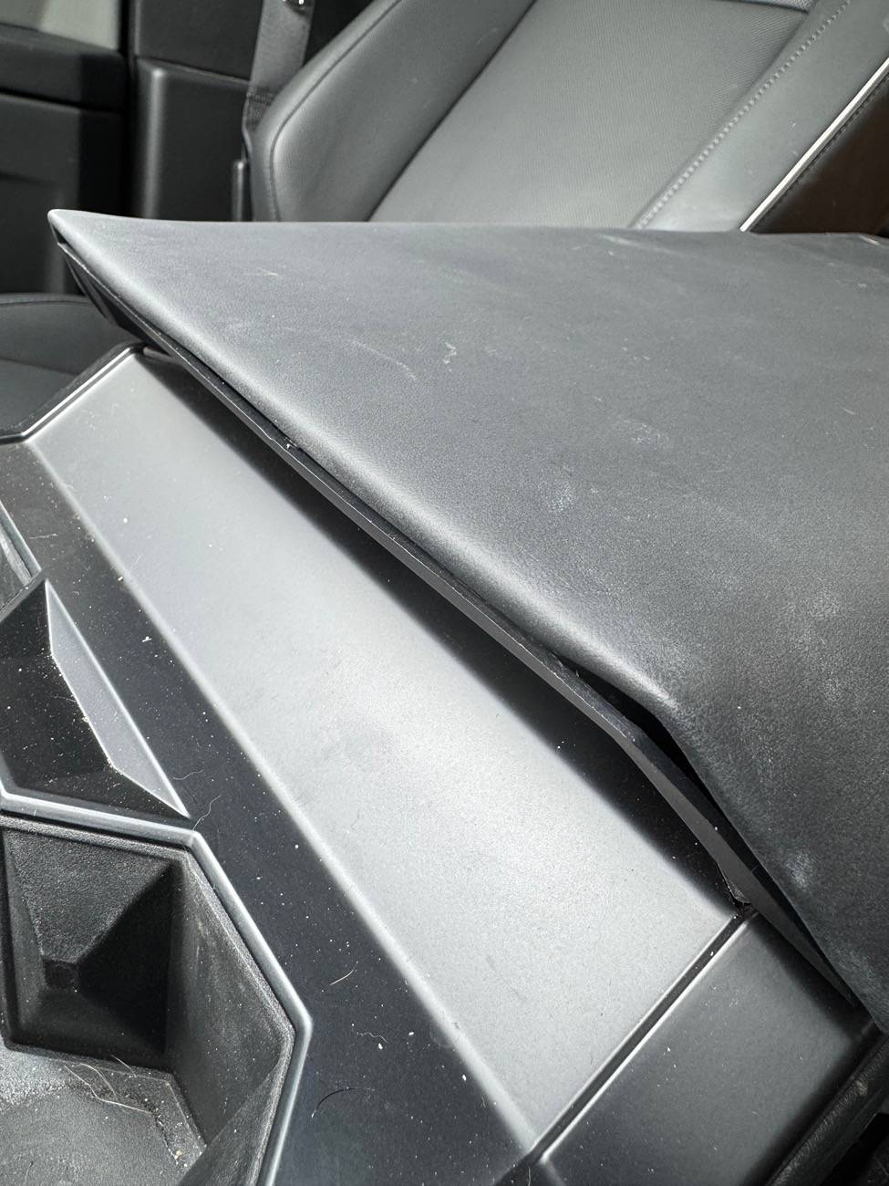Tesla Cybertruck Repair Center Console "Leather" IMG_2171