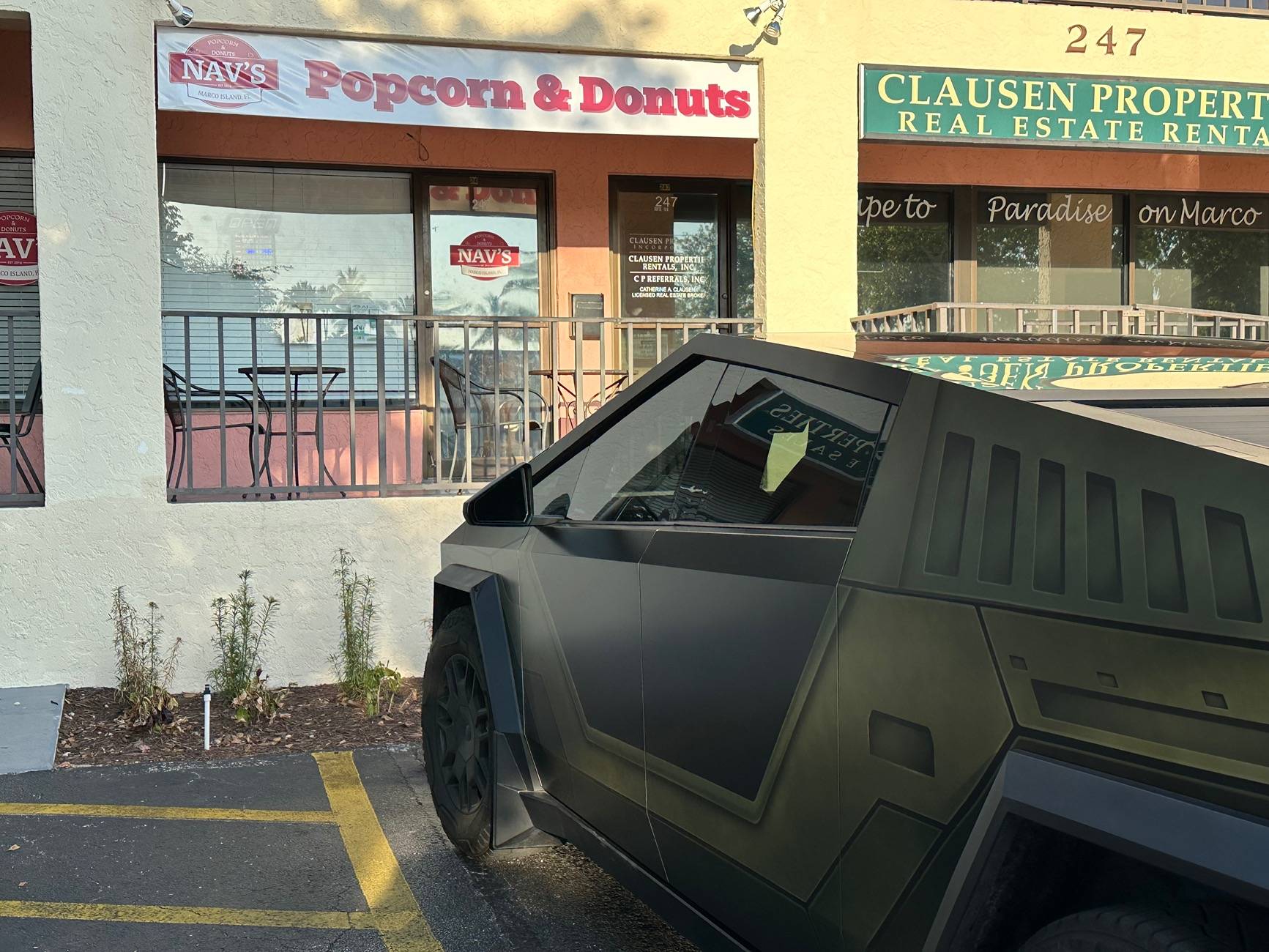 Tesla Cybertruck Post your best wrap photos! IMG_4411