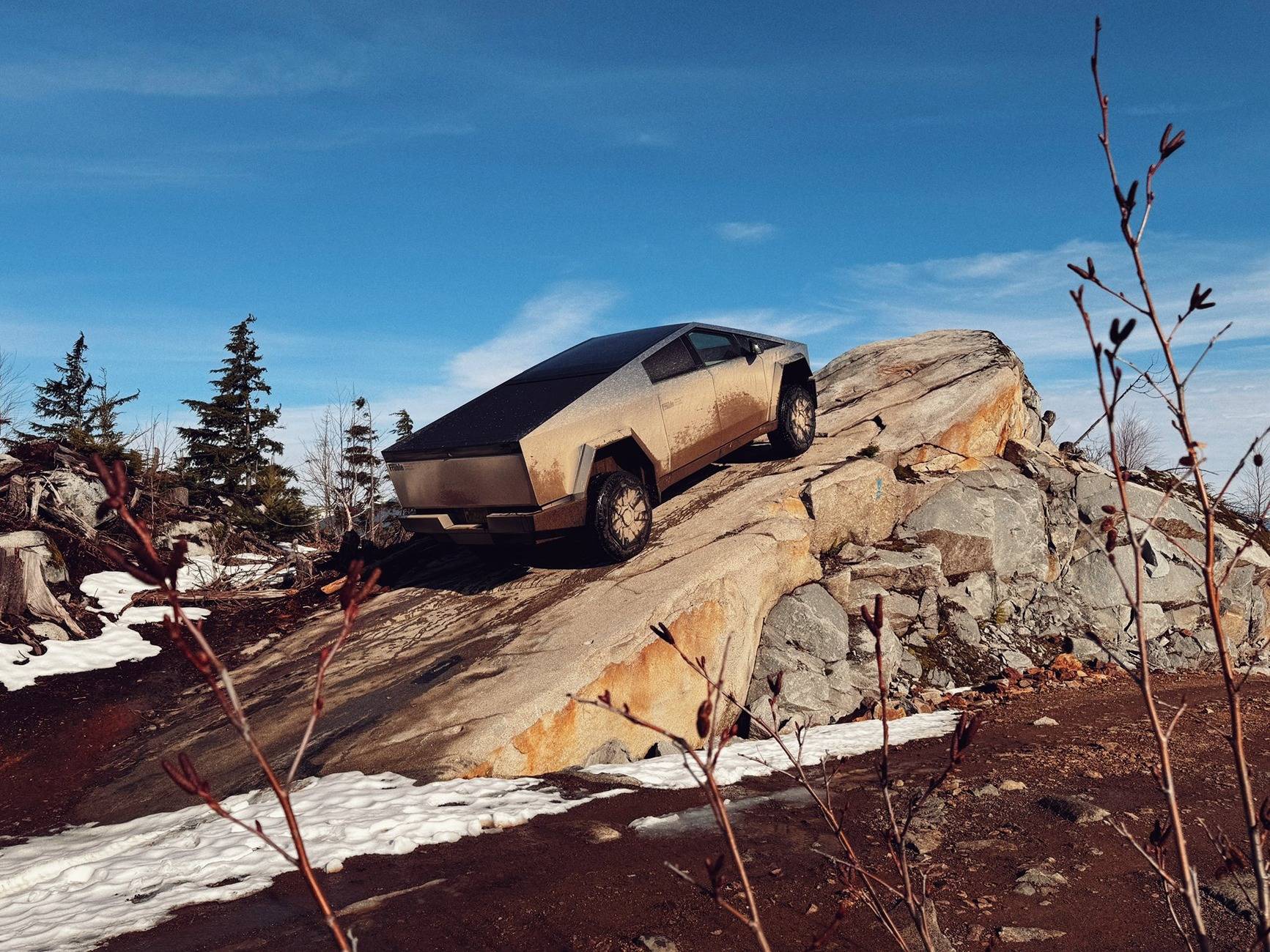Tesla Cybertruck Cybertruck off-roading in British Columbia GqERABEbsAAfpKl