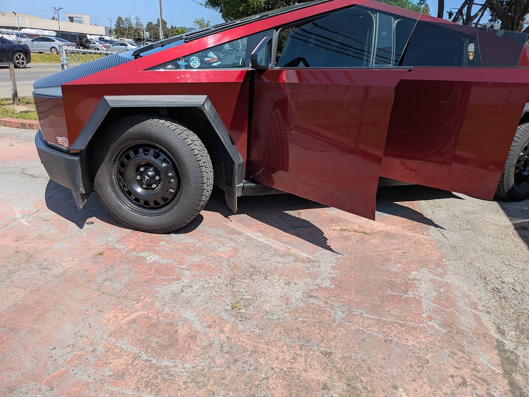 Tesla Cybertruck Try to out a budget tire on the t-sportline steel wheels PXL_20250430_213105762