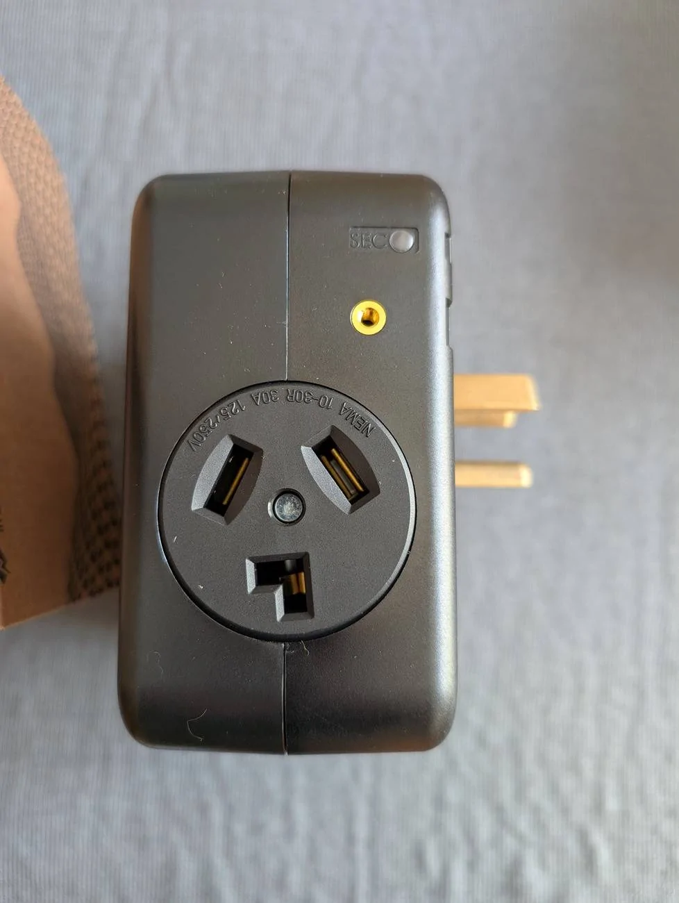 Tesla Cybertruck NeoCharge Smart Splitter 240V/NEMA 10-30 1000009923