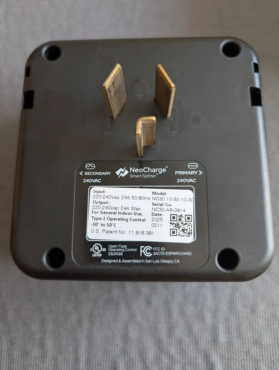 Tesla Cybertruck NeoCharge Smart Splitter 240V/NEMA 10-30 1000009922