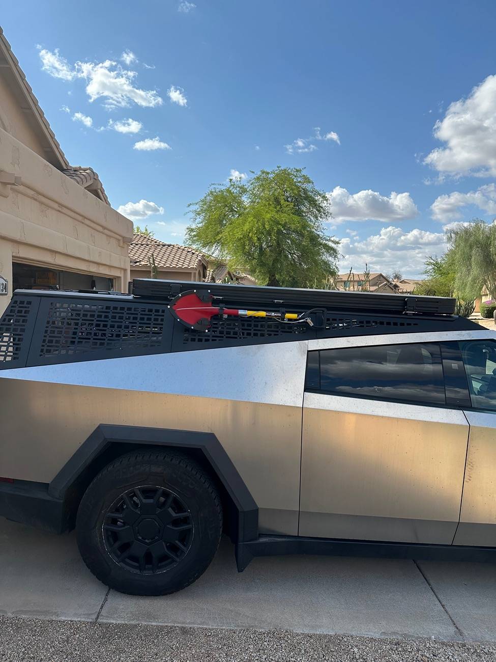Tesla Cybertruck Mars Basecamp on a URANDER rack? IMG_2871
