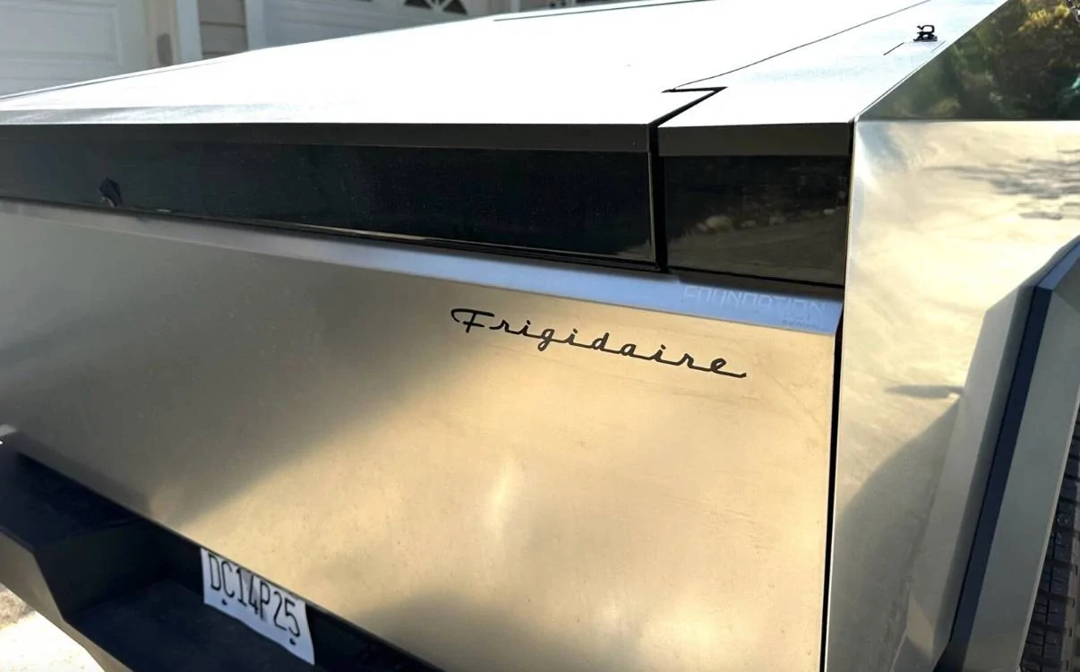 Tesla Cybertruck Fridge on wheels! IMG_1892