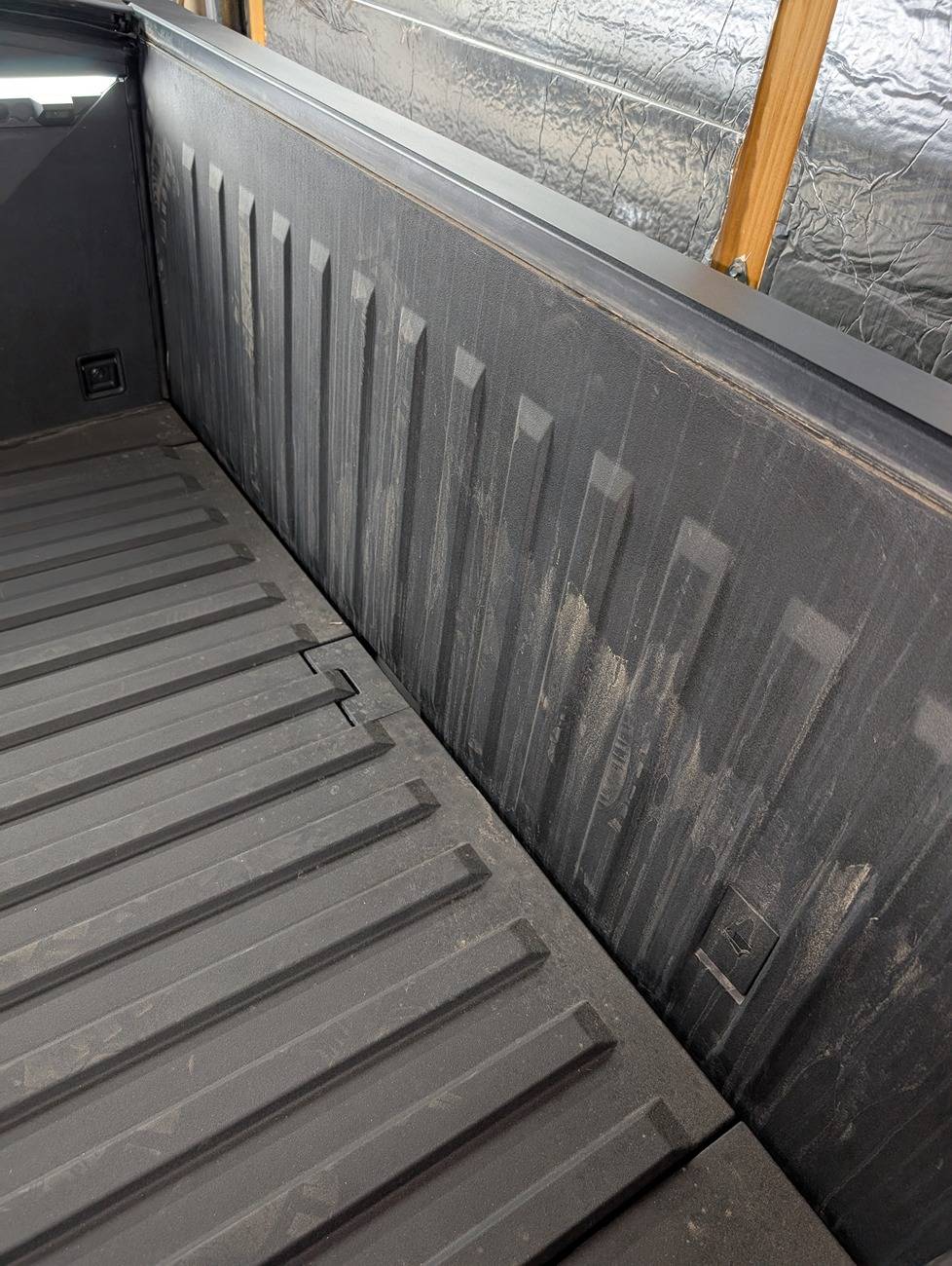 Tesla Cybertruck Cantrail Seal Installation and Other Delivery Issues Tailgate
